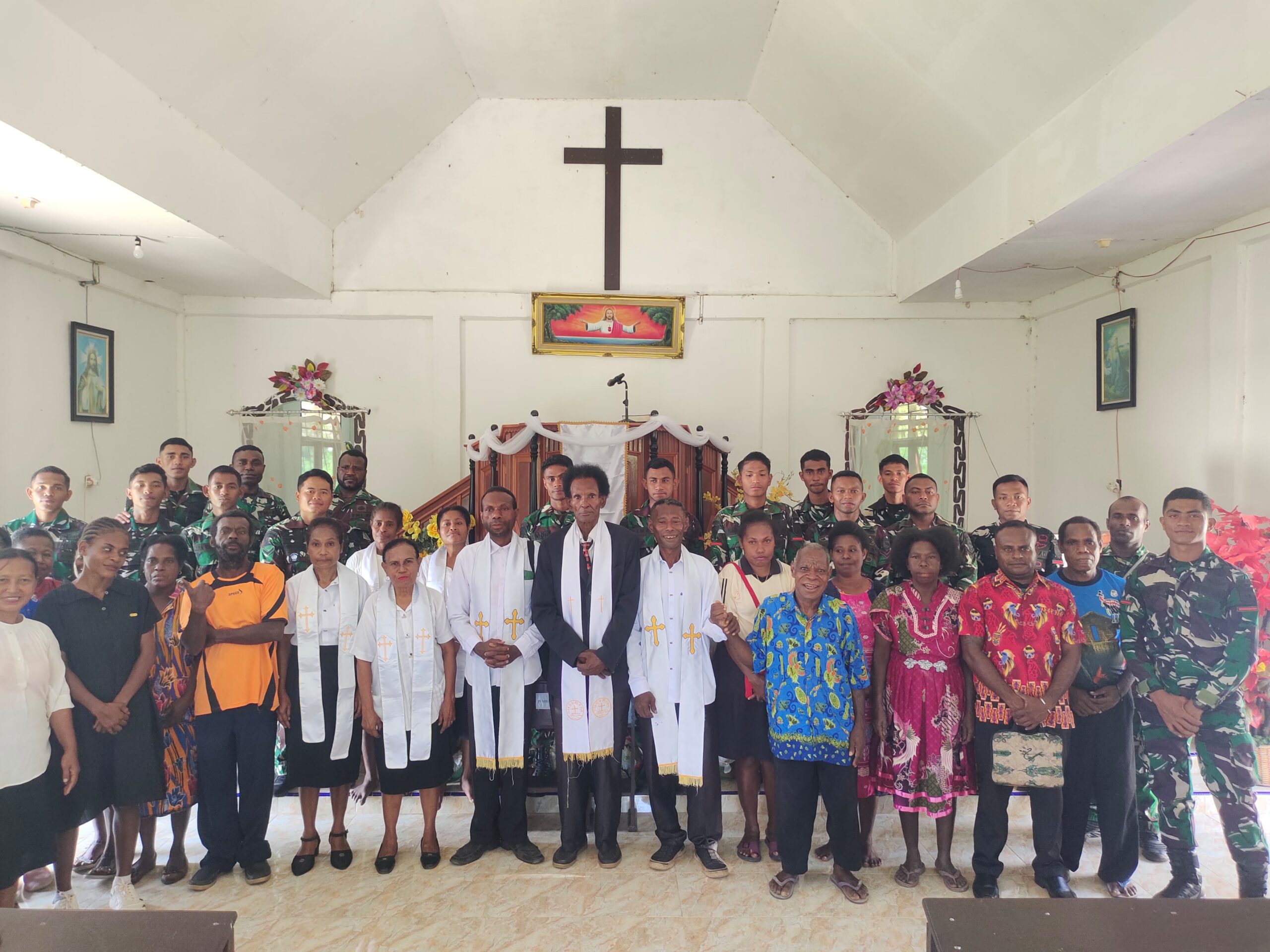 Hadiri Ibadah Minggu, Satgas TMMD Ke-128 Bangun Kedekatan dengan Jemaat Gereja