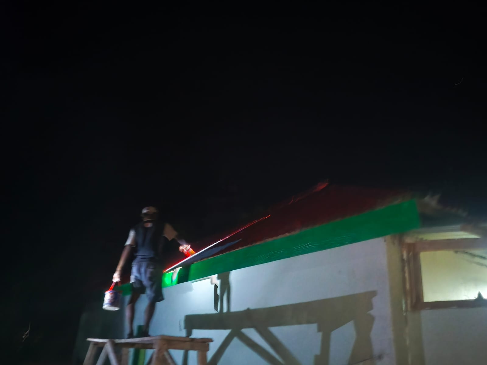 Tahap Finishing RTLH TMMD Ke-128, Satgas Fokus Pengecatan Atap Rumah Warga