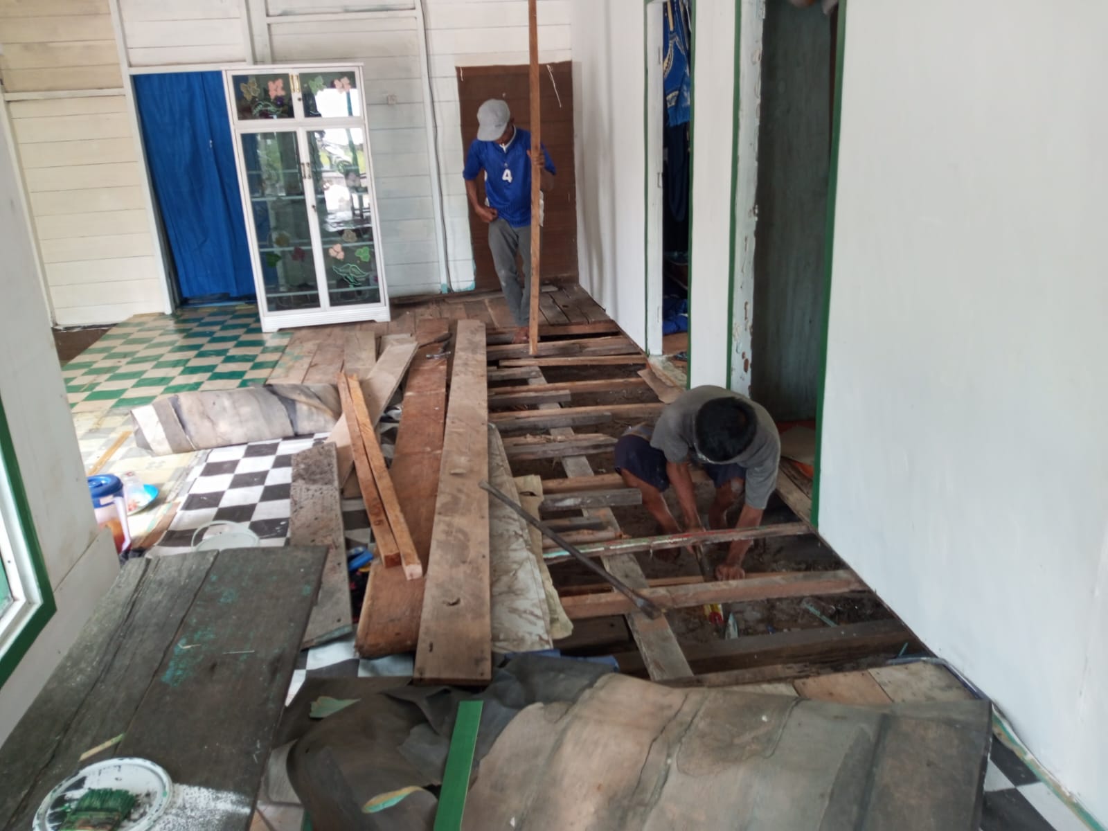 Kekompakan TNI dan Masyarakat Percepat Pembangunan TMMD Ke-128 di Desa Sungai Hijau
