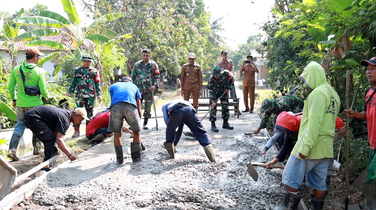 Jalan Rabat Beton TMMD Ke-129 Diharapkan Permudah Aktivitas dan Dongkrak Ekonomi Warga Luwung Kencana