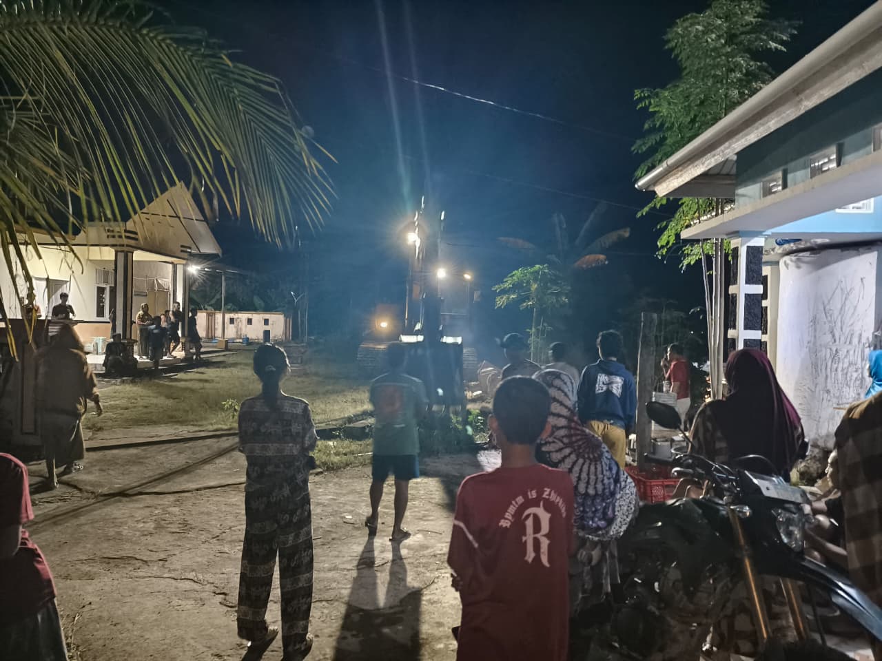 Kepala Desa Umbele Apresiasi Dedikasi Satgas TMMD yang Tetap Bekerja Hingga Malam