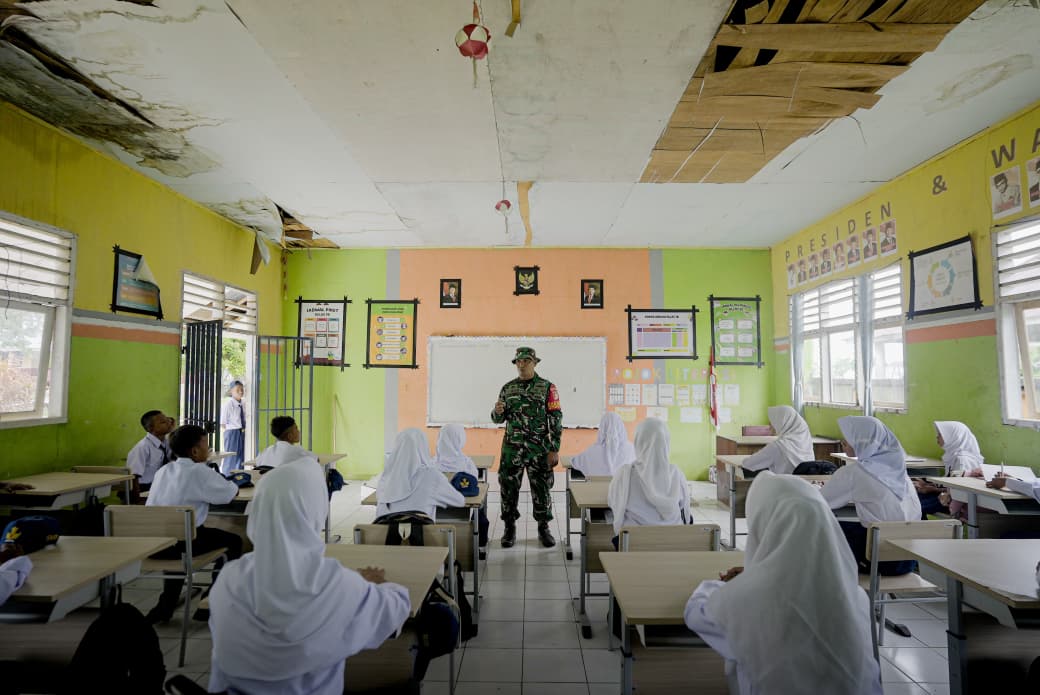 Tanamkan Cinta Tanah Air, Satgas TMMD Ke-129 Berikan Edukasi Kebangsaan kepada Siswa