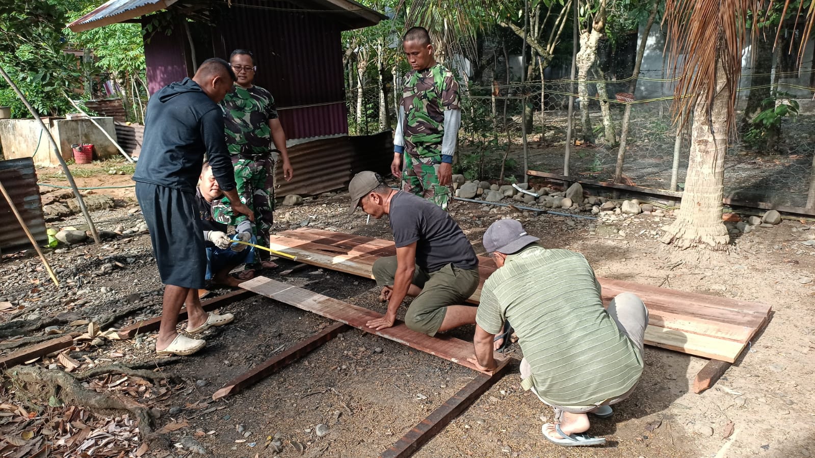 Tak Sekadar Bangun Rumah, Satgas TMMD Ke-129 Kodim 0102/Pidie Hadirkan Kolam Lele untuk Kemandirian Pangan Masyarakat