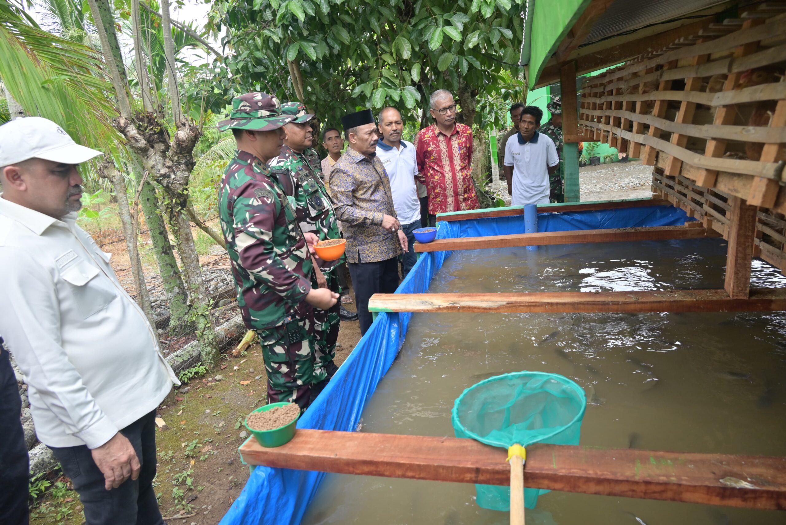 Danrem 011/Lilawangsa Tinjau Sasaran Tambahan TMMD ke-129, Kolam Lele dan Kandang Ayam Petelur
