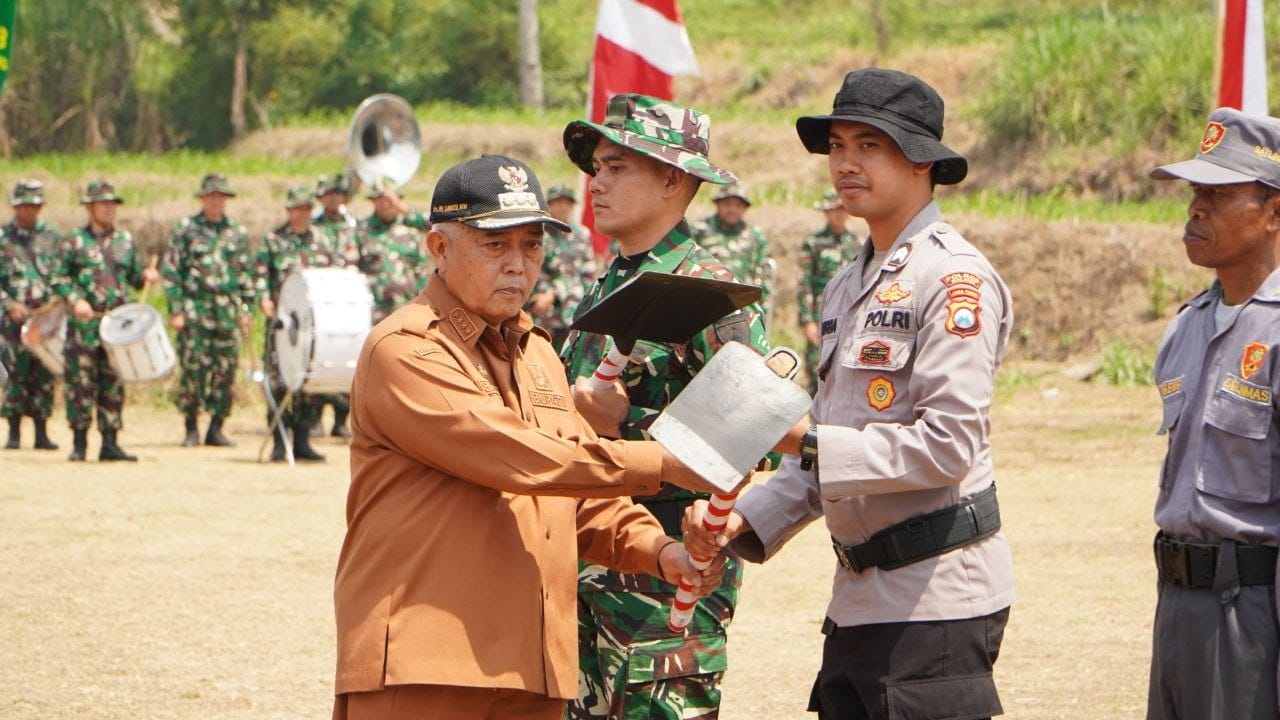 Serah Terima Alat Kerja, Bupati Malang Mulai Program TMMD ke-130 untuk Masyarakat