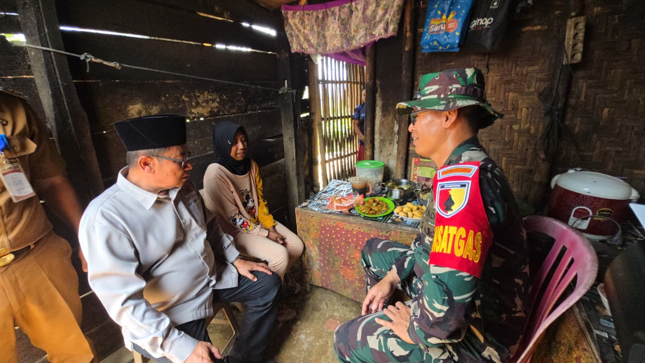 Kunjungan Dandim 0818: Upaya TNI Meningkatkan Kesejahteraan Warga Desa Taji