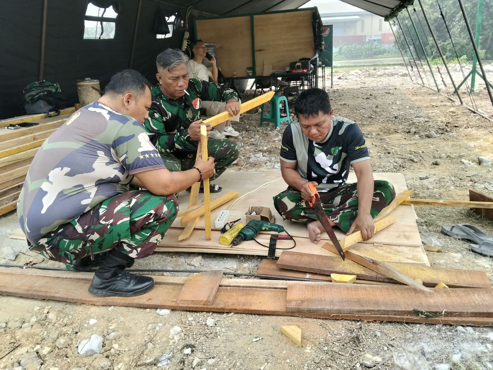 Kolaborasi TNI dalam Membangun Infrastruktur Desa Sumur Bandung Secara Berkelanjutan