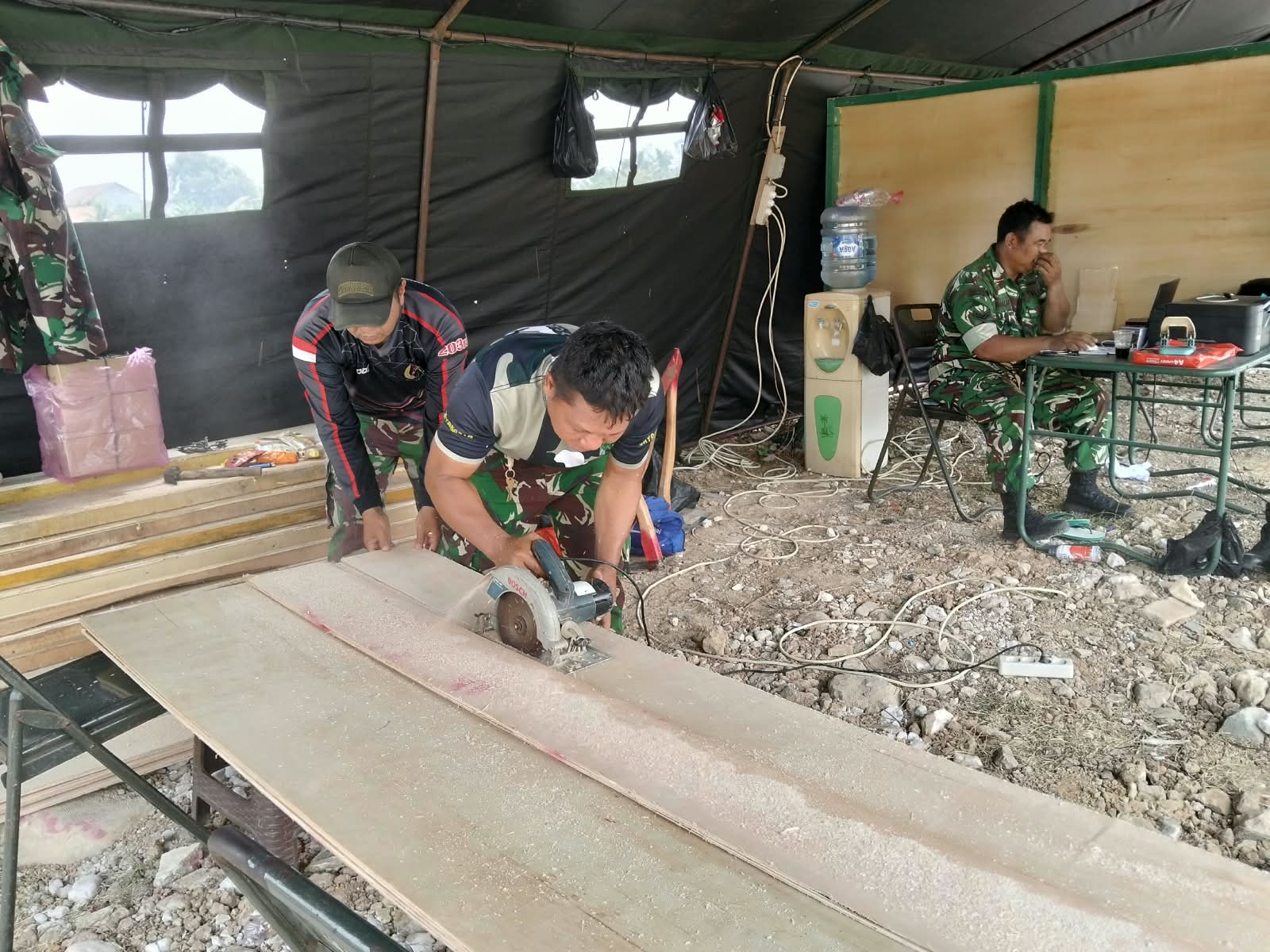 Satgas TNI TMMD ke-130 Kodim 0510/Tigaraksa Siapkan Material untuk Pembangunan Desa