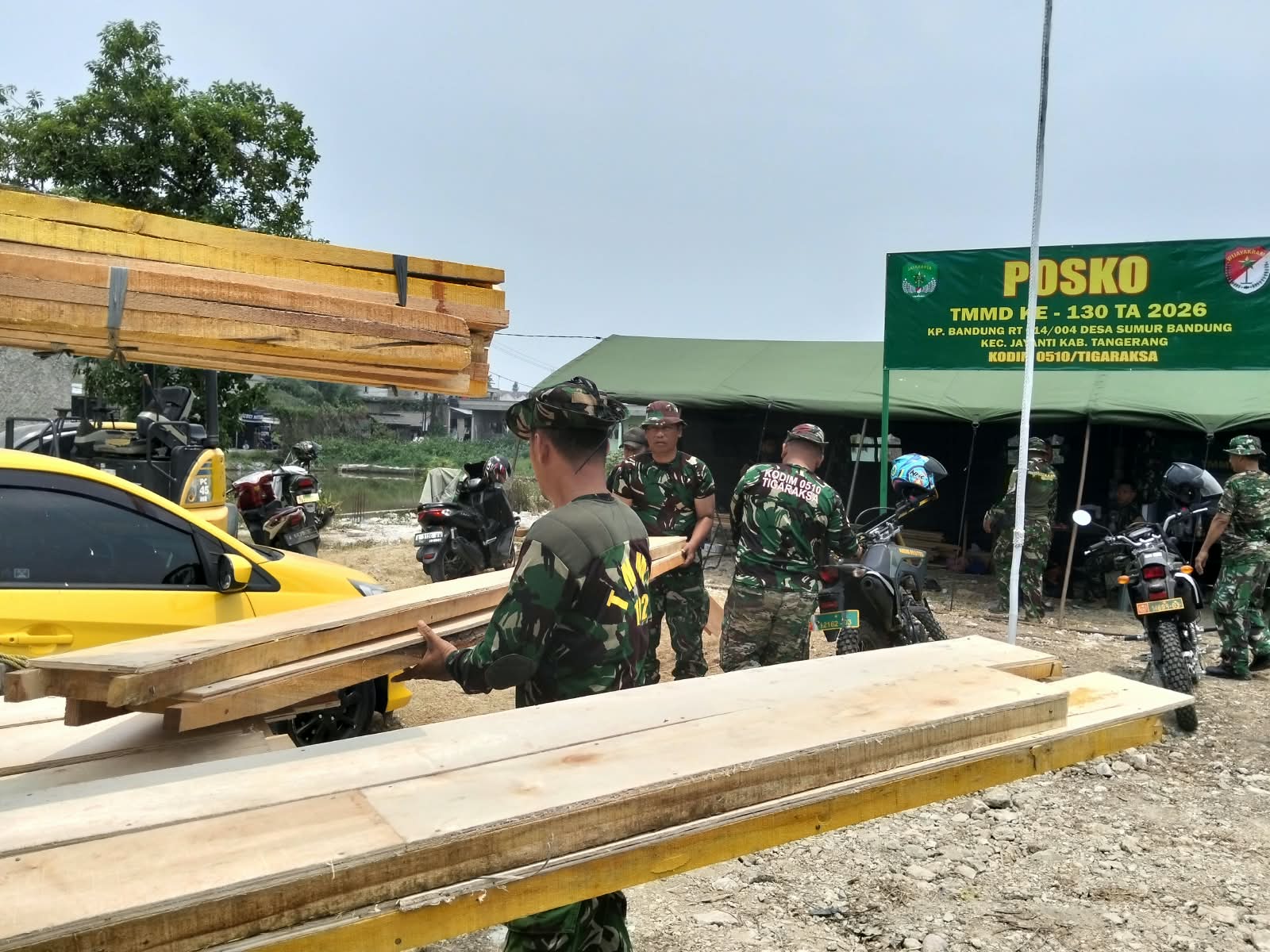 TNI Manunggal Membangun Desa Laksanakan Transportasi Material ke Titik Pembangunan