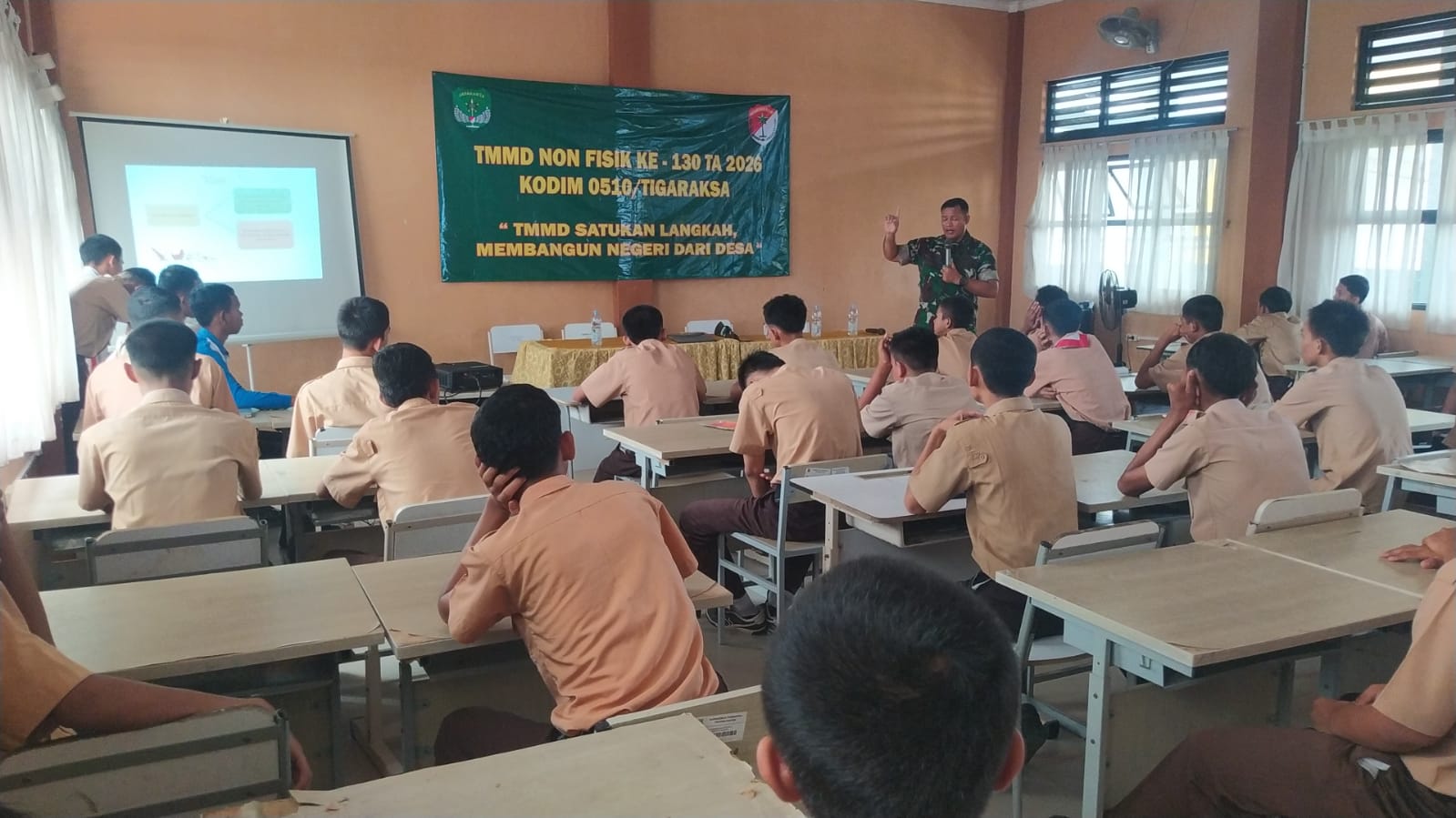 Program TMMD ke-130: Siswa SMKN 11 Dapatkan Pendidikan Wawasan Kebangsaan
