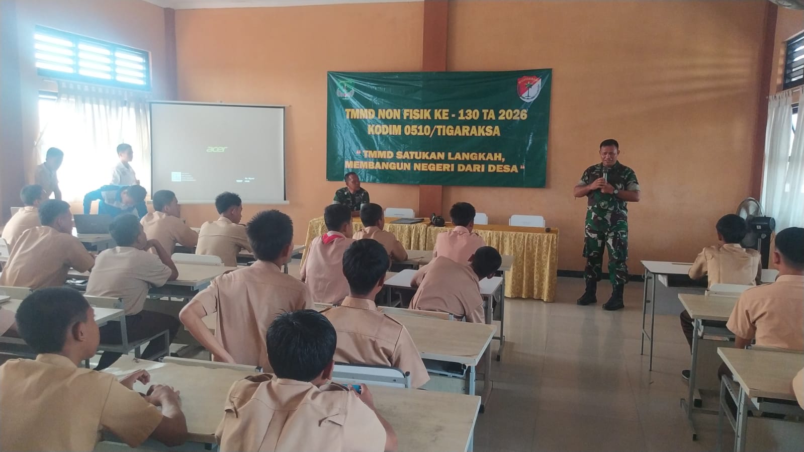 Penyuluhan Kebangsaan TNI Manunggal di SMKN 11 Tingkatkan Karakter Siswa