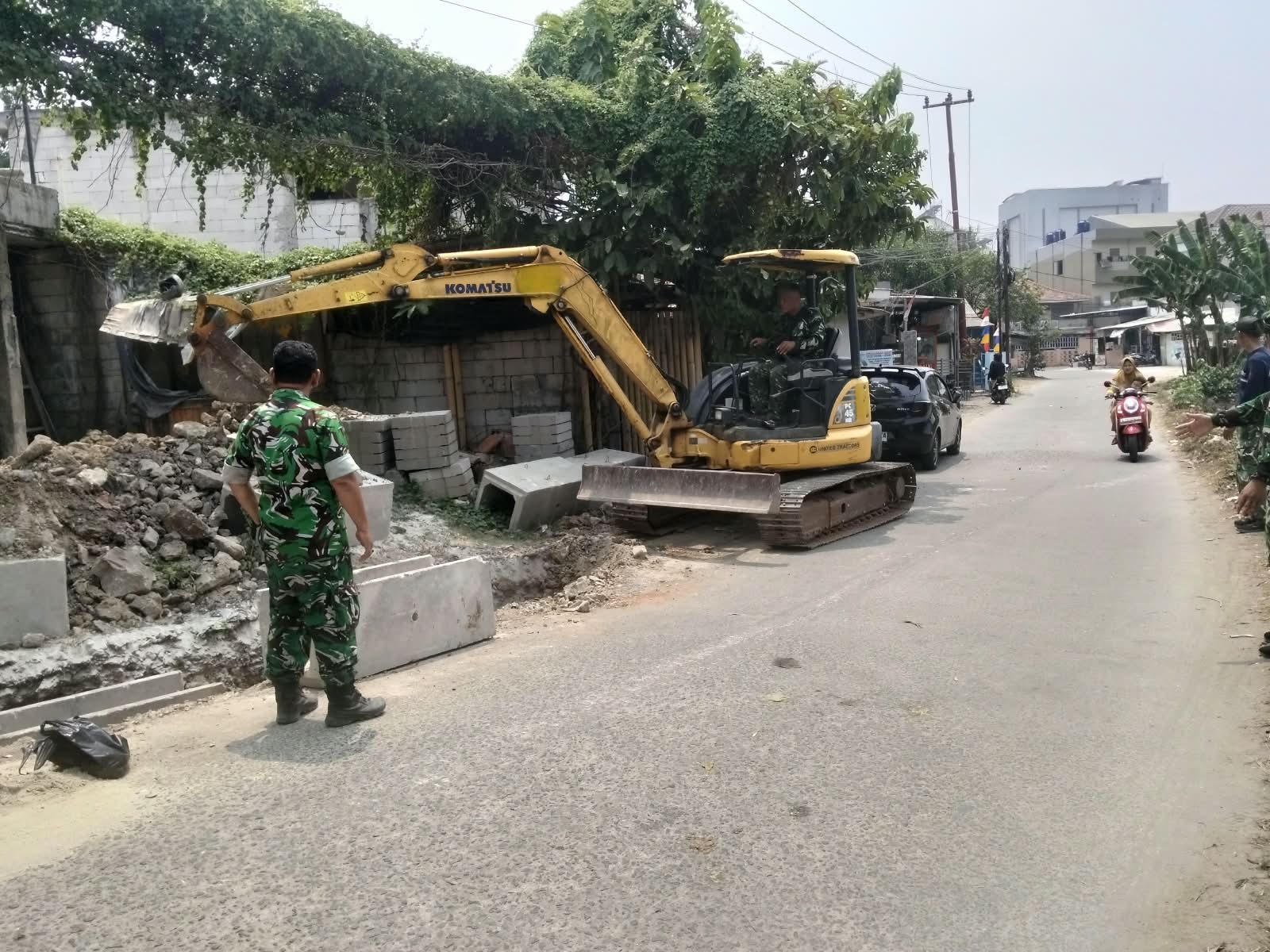 Satgas TMMD 130 Tingkatkan Kualitas Infrastruktur dengan Pemasangan Saluran Air