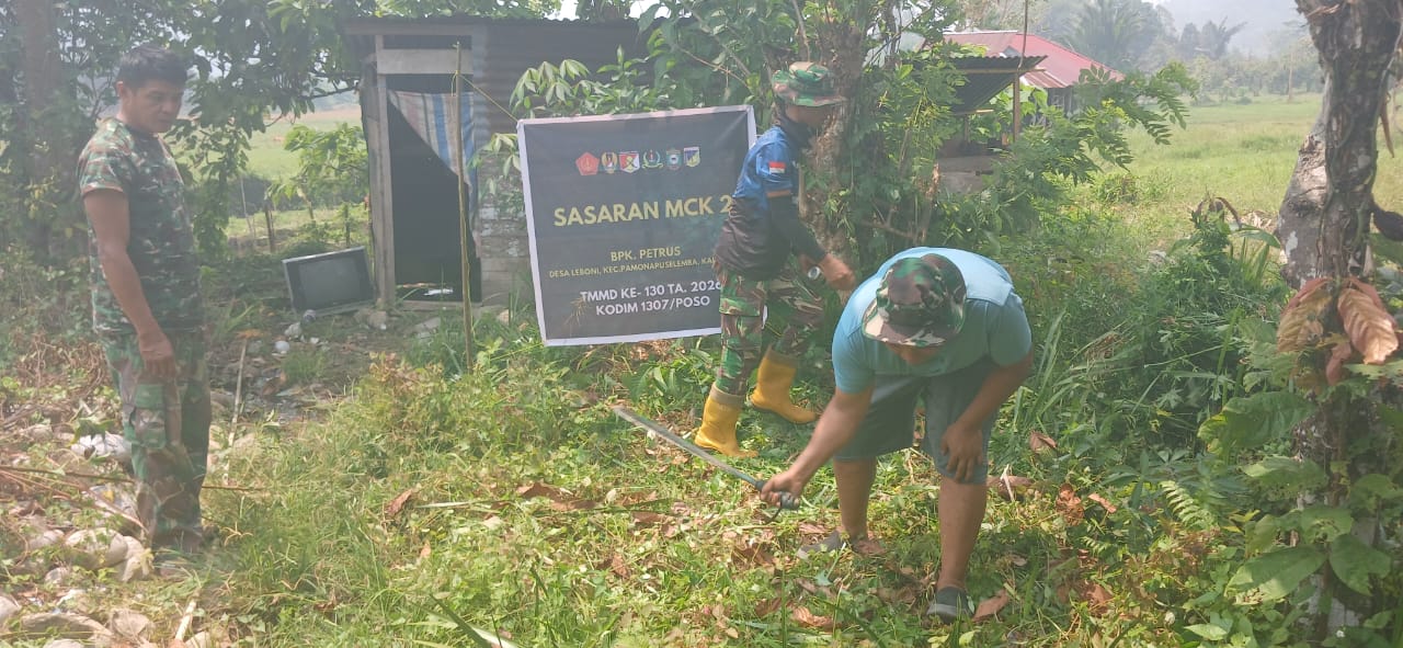 Pembersihan Awal Lokasi MCK untuk Bapak Petrus oleh Satgas TMMD di Poso
