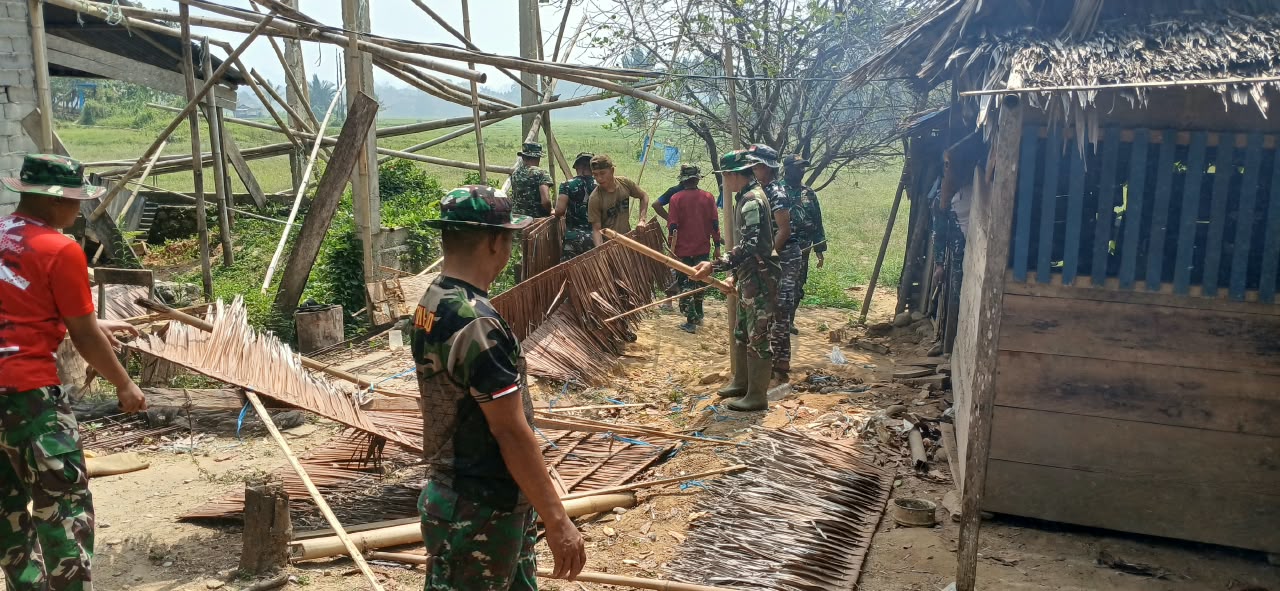 Pekerjaan awal rehab rumah Tiku Djobu di Leboni dimulai oleh TMMD 130
