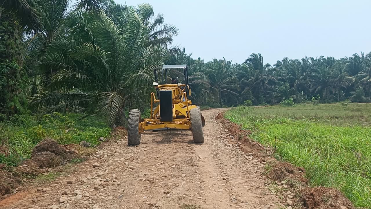 Kebangkitan Kemandirian Masyarakat Kandang Limun Melalui Pembangunan Jalan TMMD