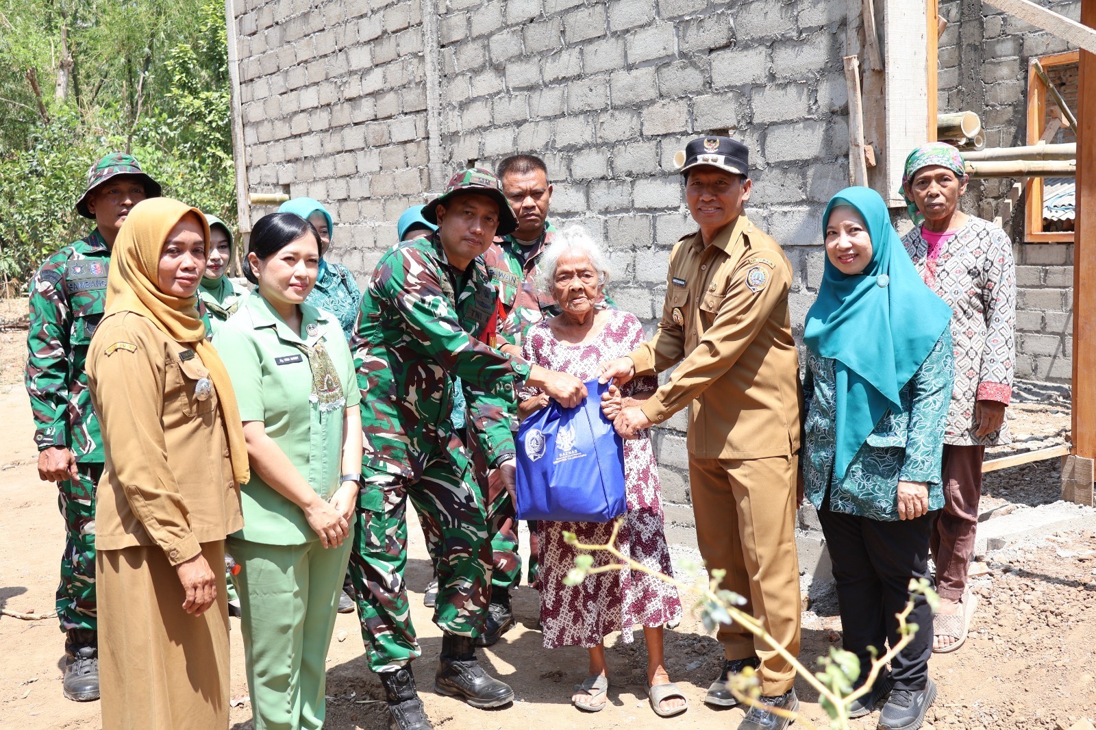Mbah Waqilah di Usia 95 Tahun: Menantikan Rumah Sehat dari Program TMMD