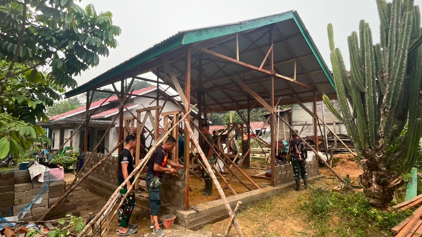 Pelaksanaan TMMD Kodim 1210/Landak, Rumah Ibu Suhanim Munculkan Harapan Baru