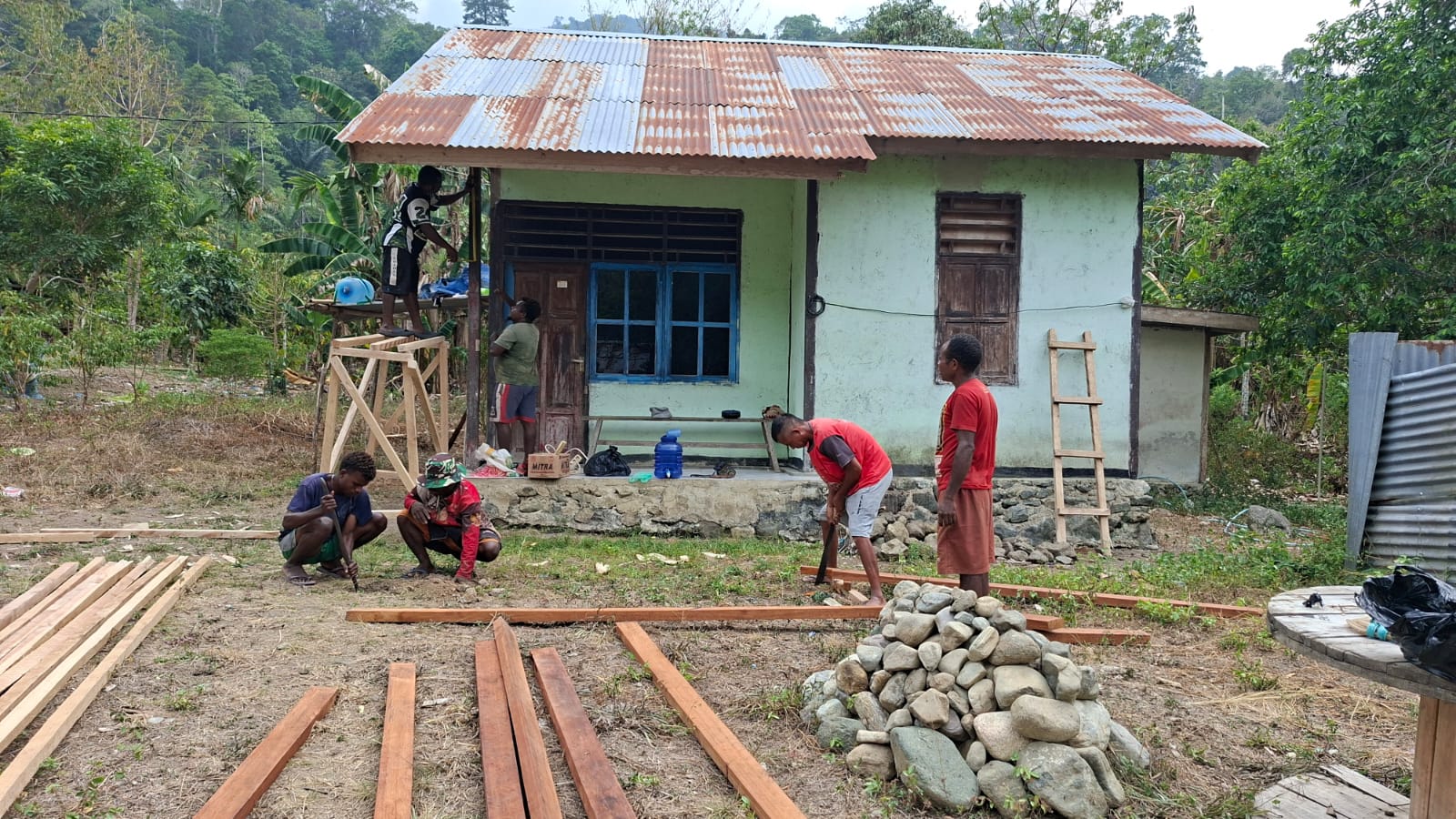 Rehabilitasi Rumah Tak Layak Huni: Mewujudkan Kemandirian Melalui Kebersamaan