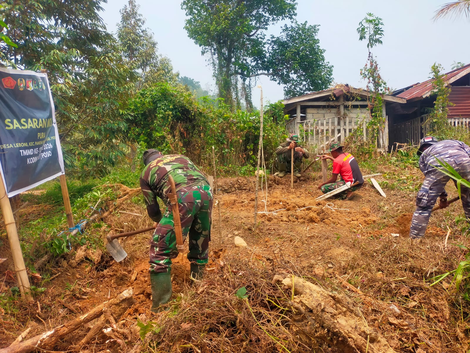 Pembangunan MCK di Desa Leboni Diberikan Awal Melalui Gotong Royong Satgas TMMD