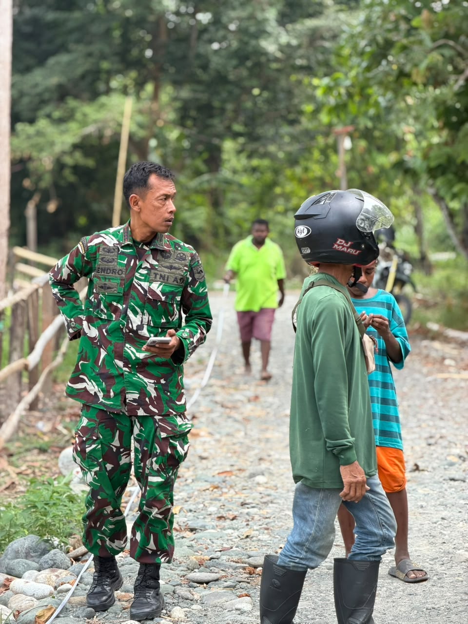 Wadan Satgas TMMD ke-130 Awasi Proyek Pembangunan Jalan untuk Masyarakat