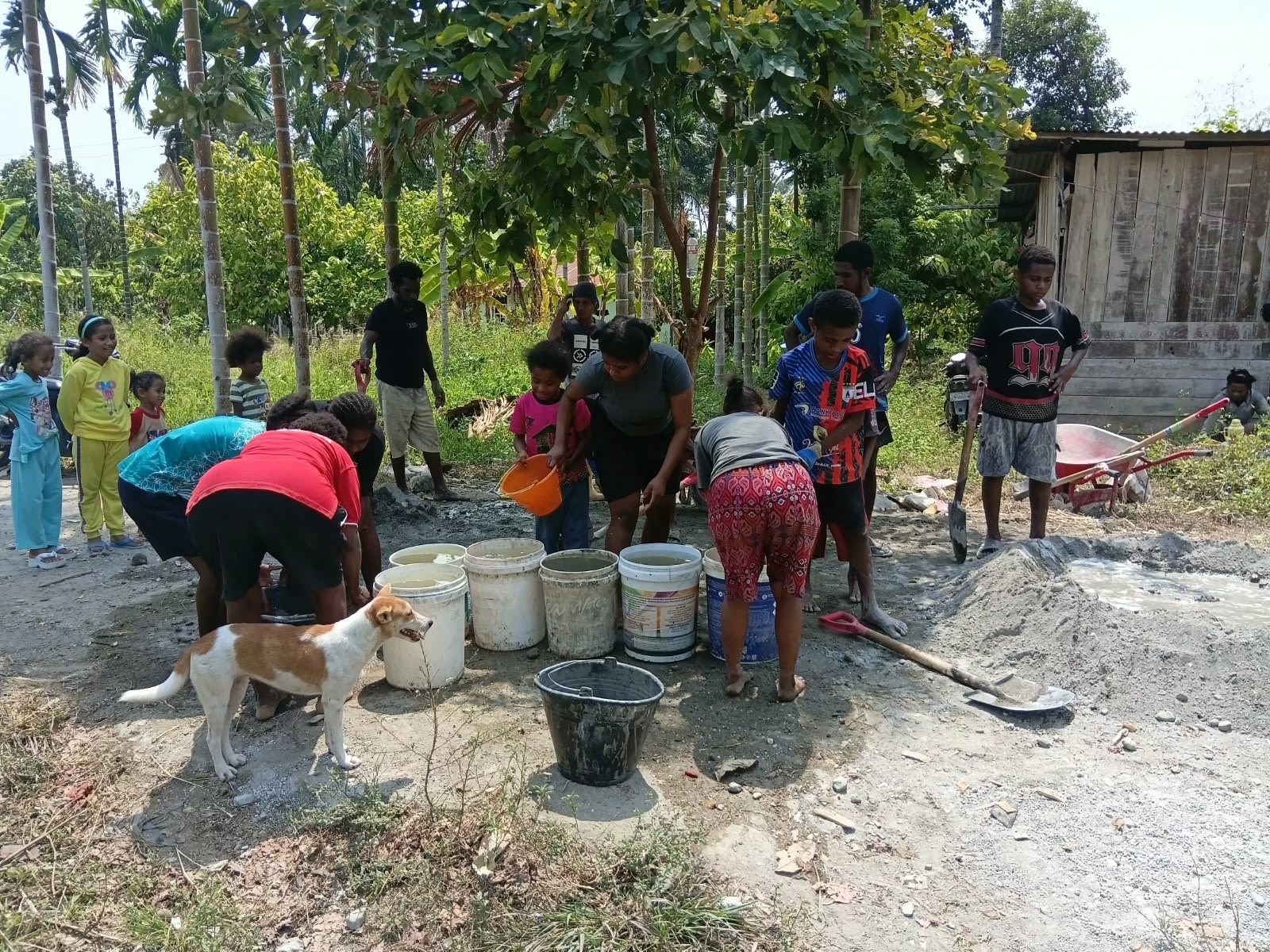 Kolaborasi Masyarakat: Peran Aktif Mama Papua dalam Proyek TMMD di Manokwari