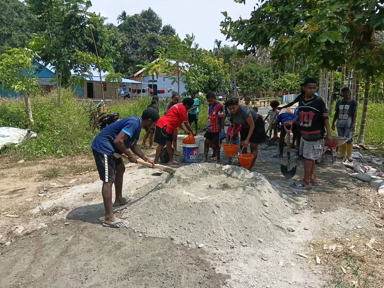 Partisipasi Mama Papua dalam TMMD Memperkuat Hubungan TNI dengan Masyarakat Lokal