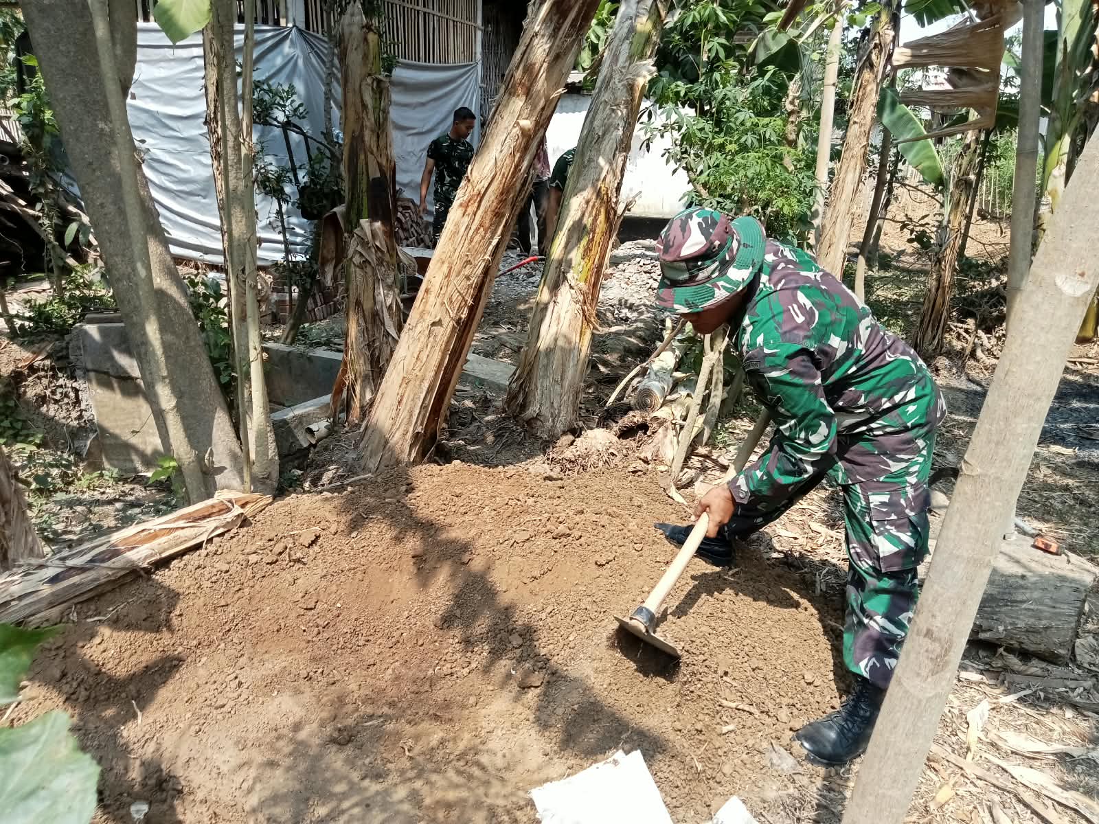 Satgas TMMD Tulungagung Wujudkan Harapan Baru untuk Suparlan Melalui Renovasi Rumah
