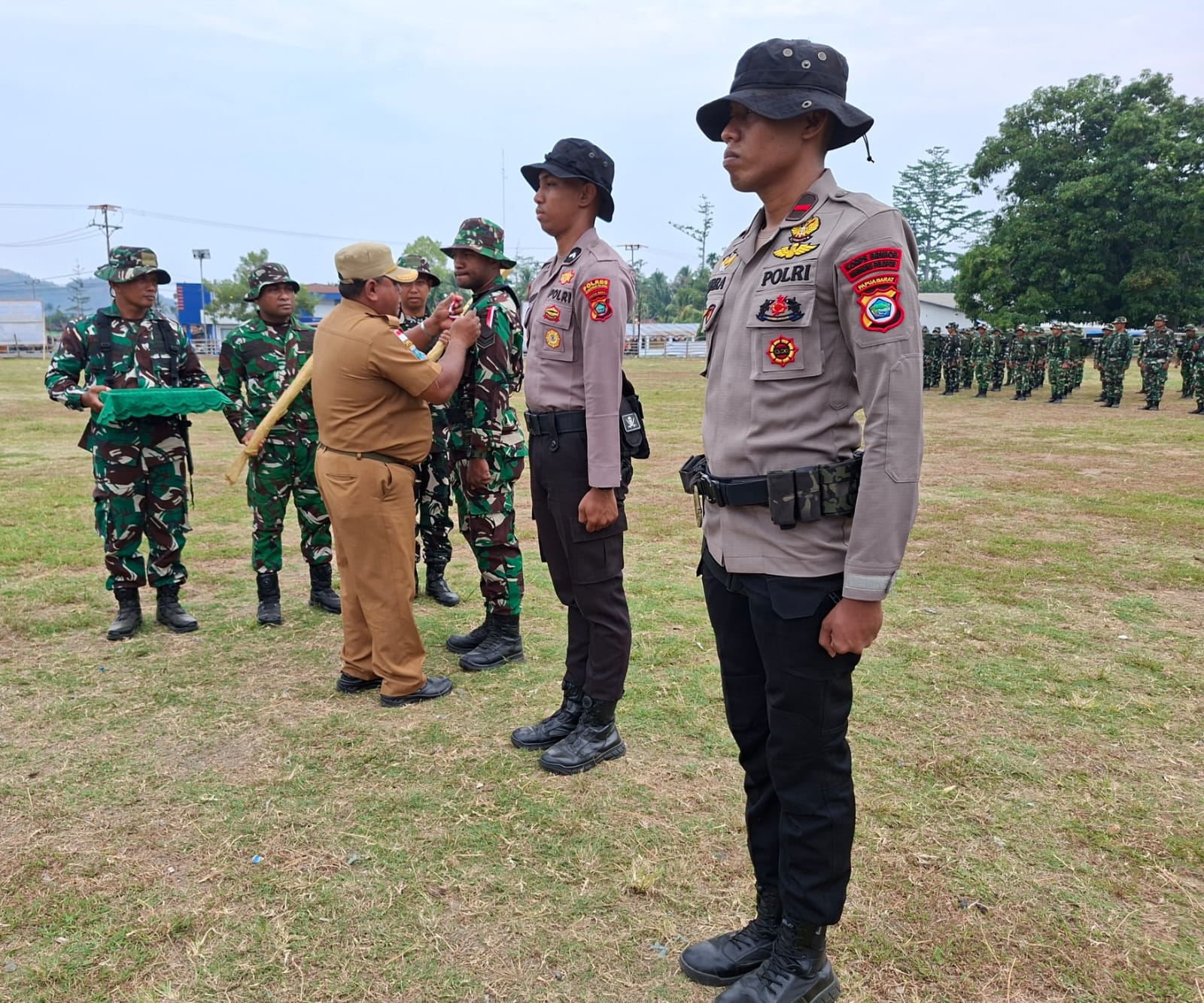 Prajurit TNI Siap Beraksi di TMMD ke-130 Dengan Penyerahan Peralatan Simbolis