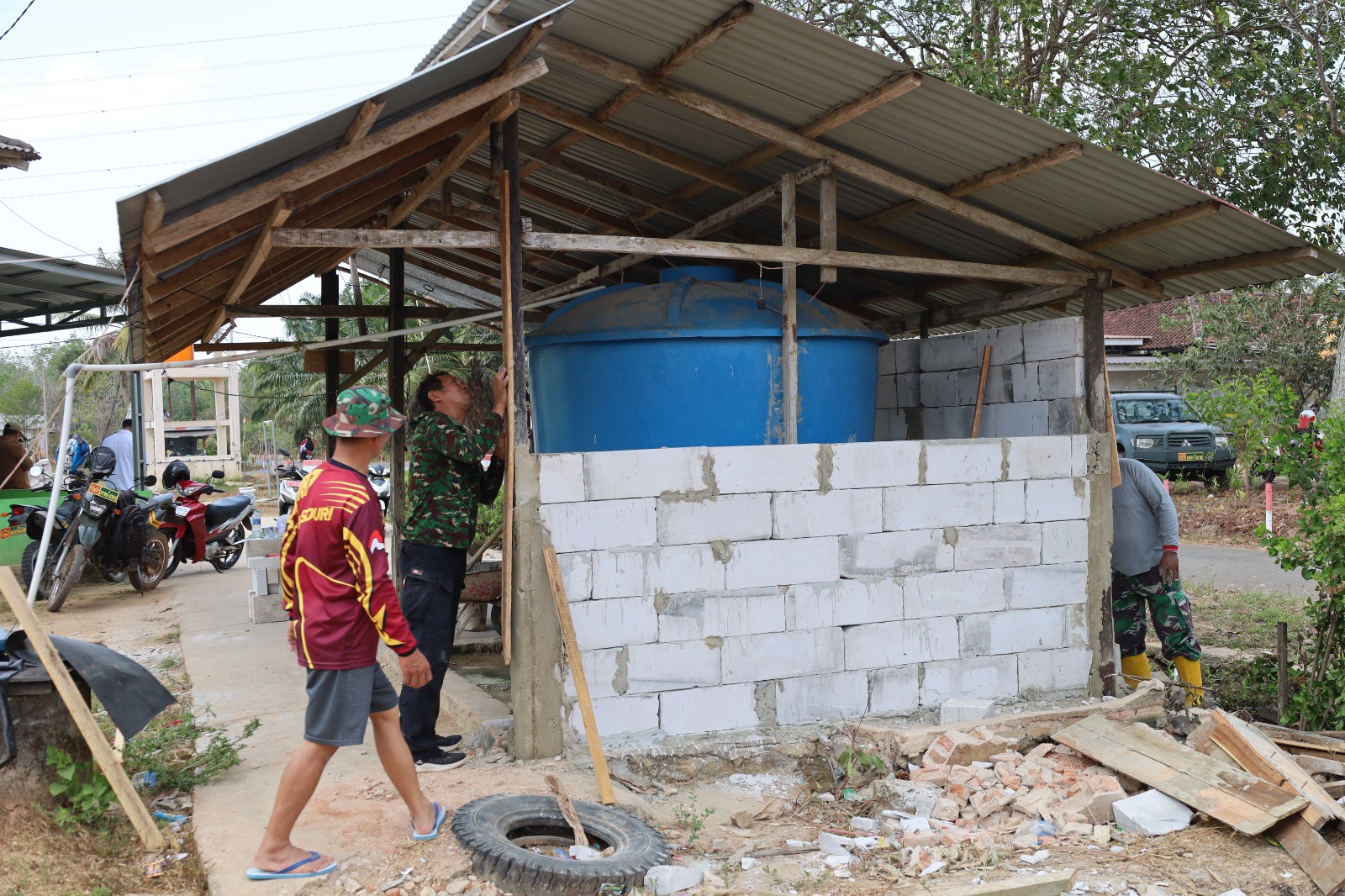 Pembangunan Dinding Tempat Wudhu Mushola Istiqomah Semakin Maju di Karang Rejo