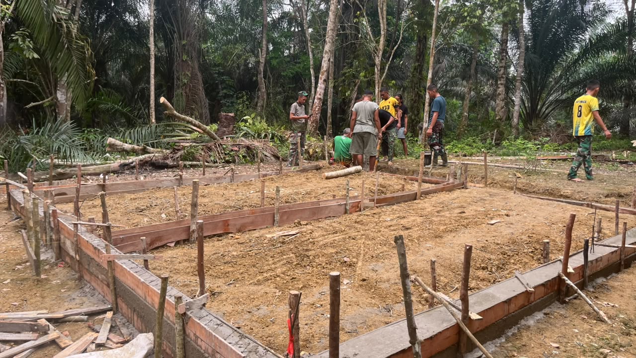 Membangun Harapan dan Kenyamanan untuk Ibu Tina melalui Proyek TMMD