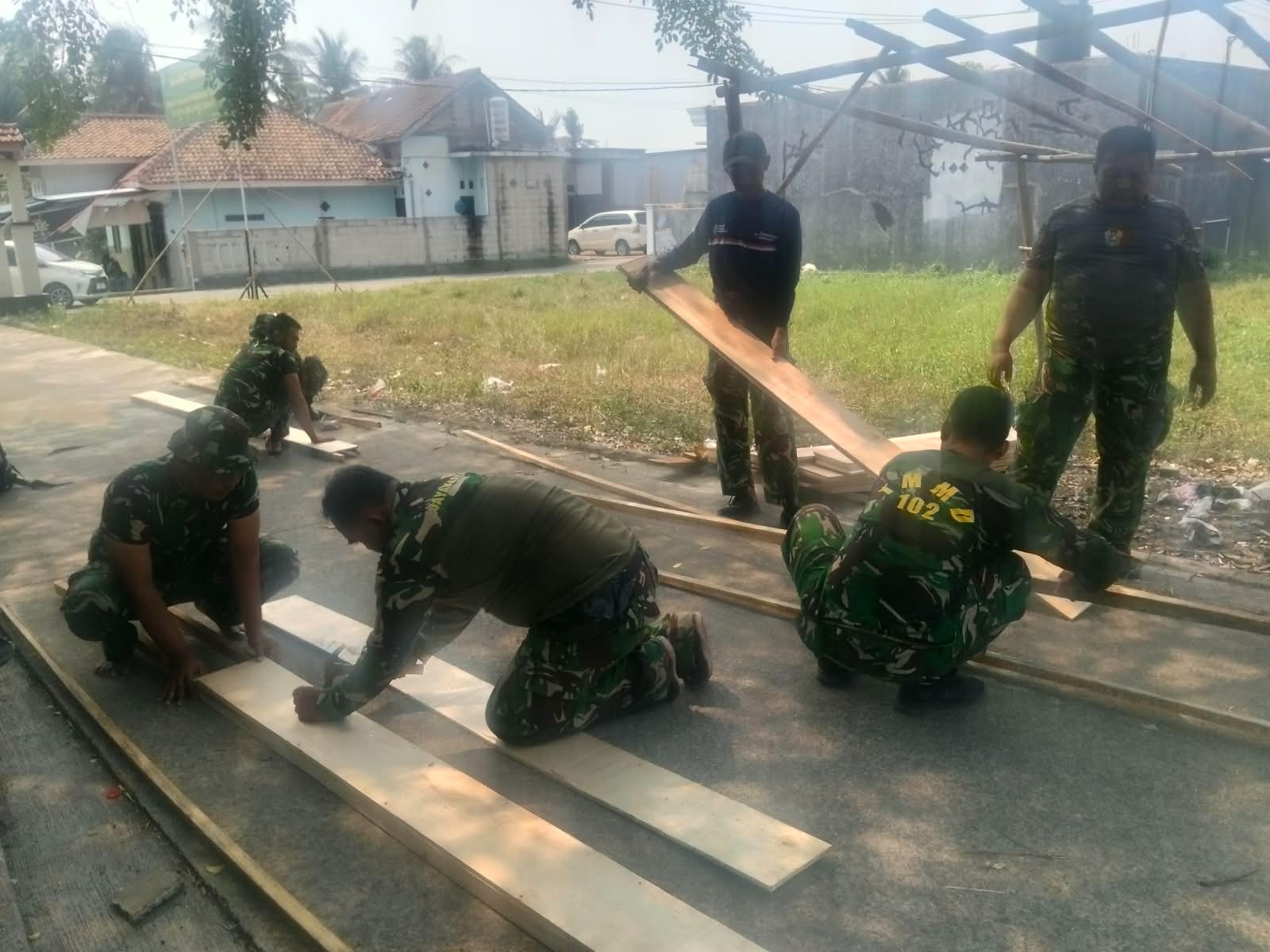 Satgas TMMD ke-130 Berfokus pada Pembangunan Infrastruktur Desa melalui Teknik Bekisting