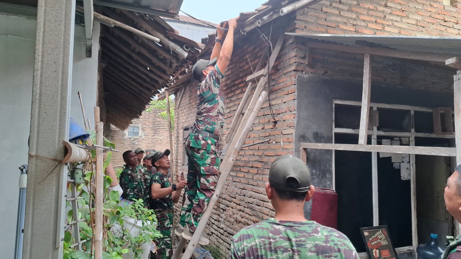 Kodim 0510/Tigaraksa Awali Perbaikan Hunian di Desa Sumur Bandung