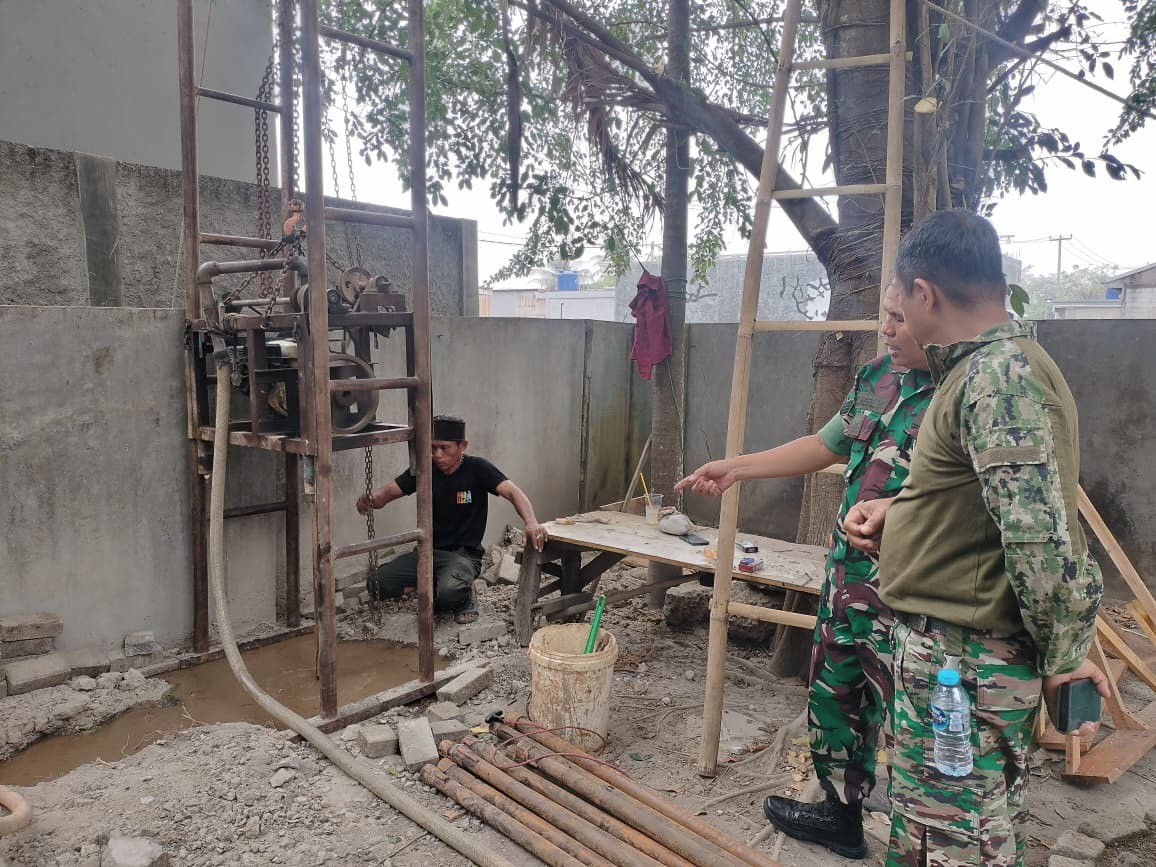 TNI Gelar Proyek Sumur Air Bersih di Desa Sumur Bandung untuk Masyarakat