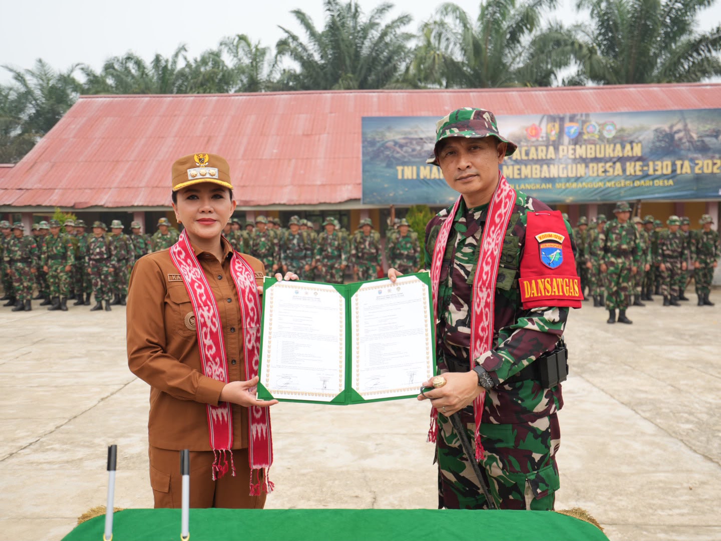 TNI Manunggal Membangun Desa: Transformasi Amboyo Selatan Resmi Dimulai di Landak