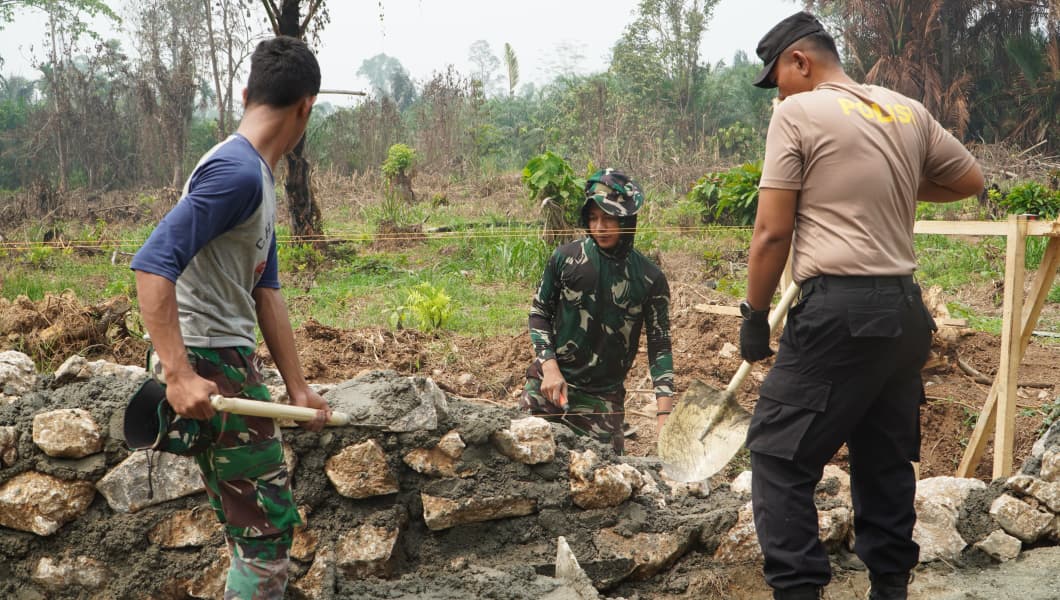 Membangun Desa Bersama: TNI-Polri Satukan Langkah di Luwu Timur