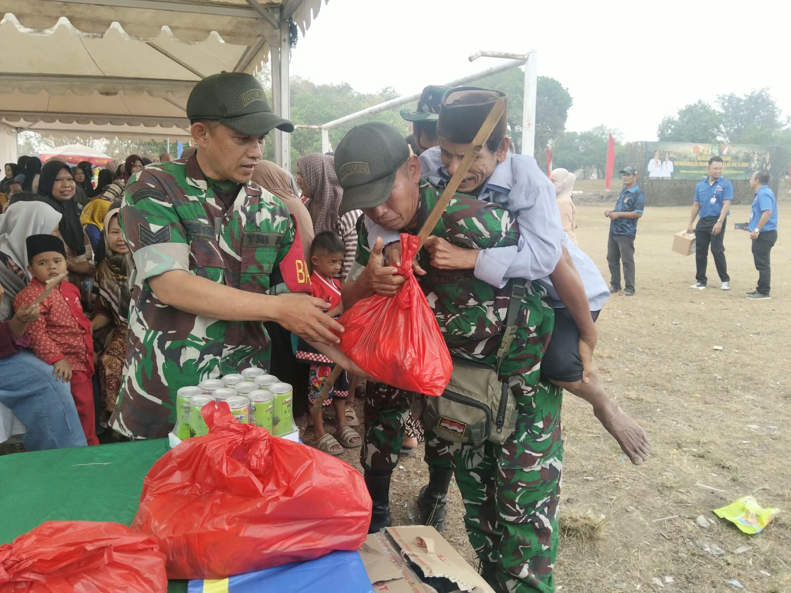 Serma Suan Lakukan Aksi Sosial, Memperkuat Hubungan TNI dan Warga