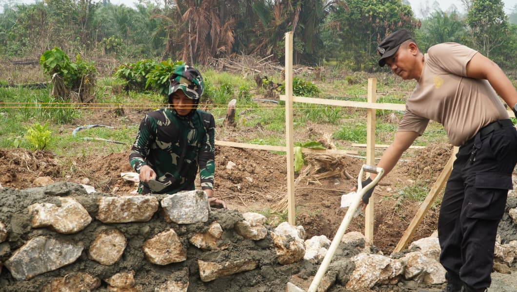 Kebersamaan TNI-Polri dan Masyarakat Tingkatkan Kualitas Pembangunan Desa di Luwu Timur