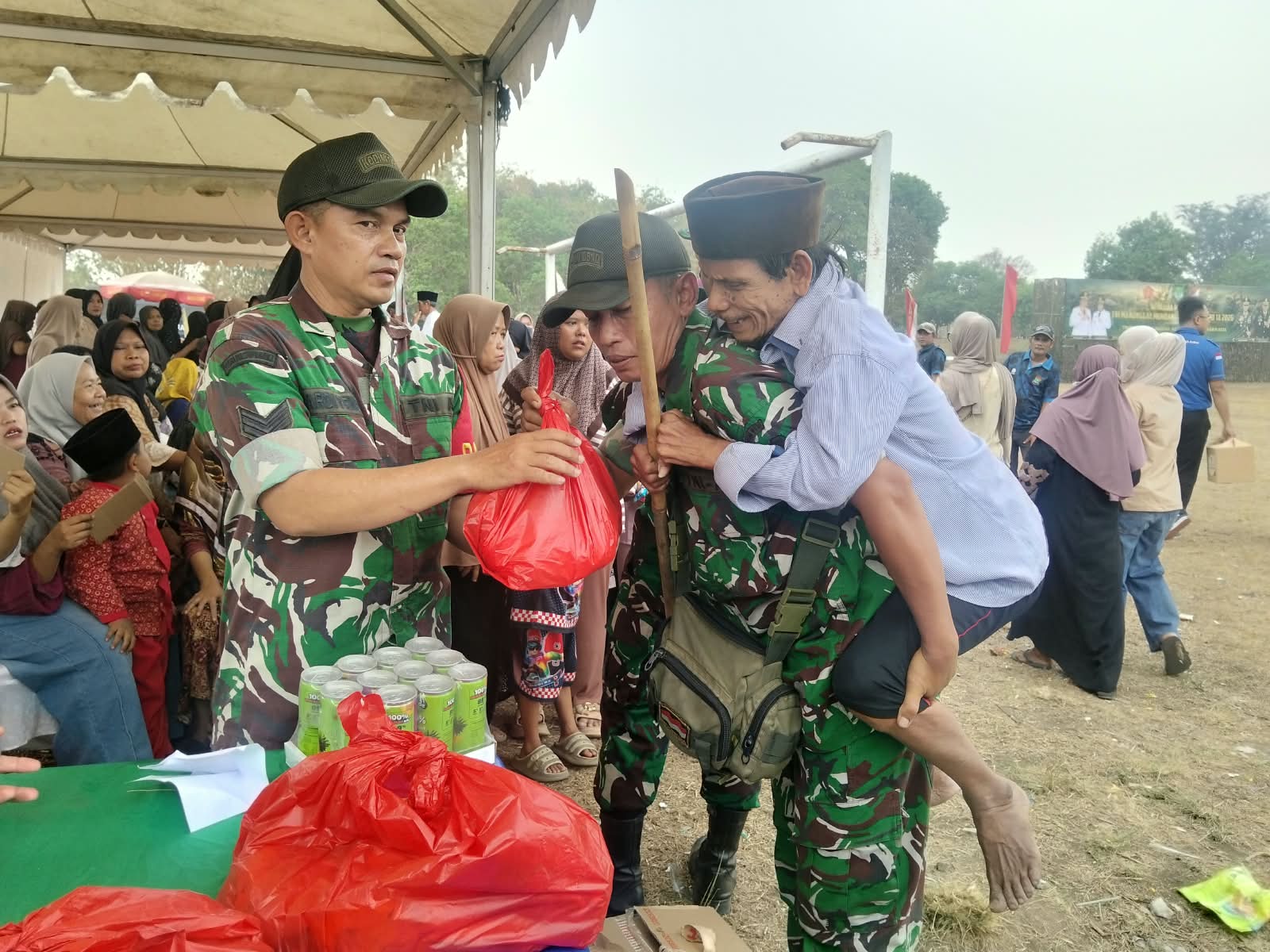 Serma Suan Bantu Warga Desa Sumur Bandung Mendapatkan Perawatan Kesehatan