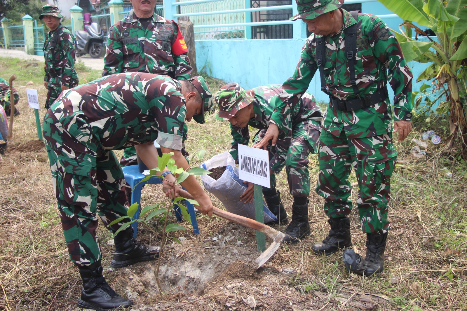 Kepedulian Lingkungan, Forkopimda dan Kasrem 041 Tanam Pohon di TMMD ke-130