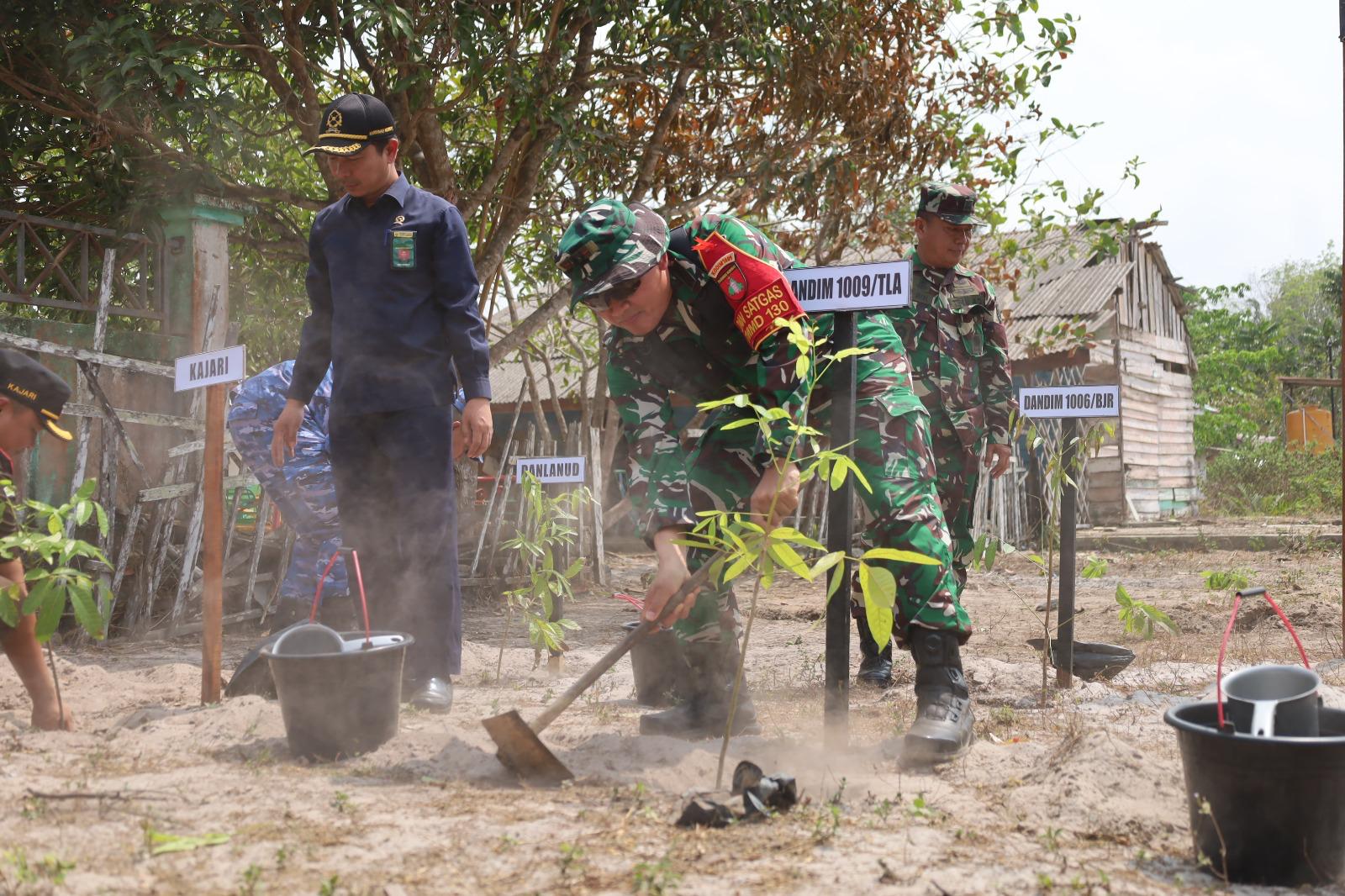 TMMD ke-130: TNI Ajak Masyarakat Ciptakan Kehijauan di Desa Karang Rejo