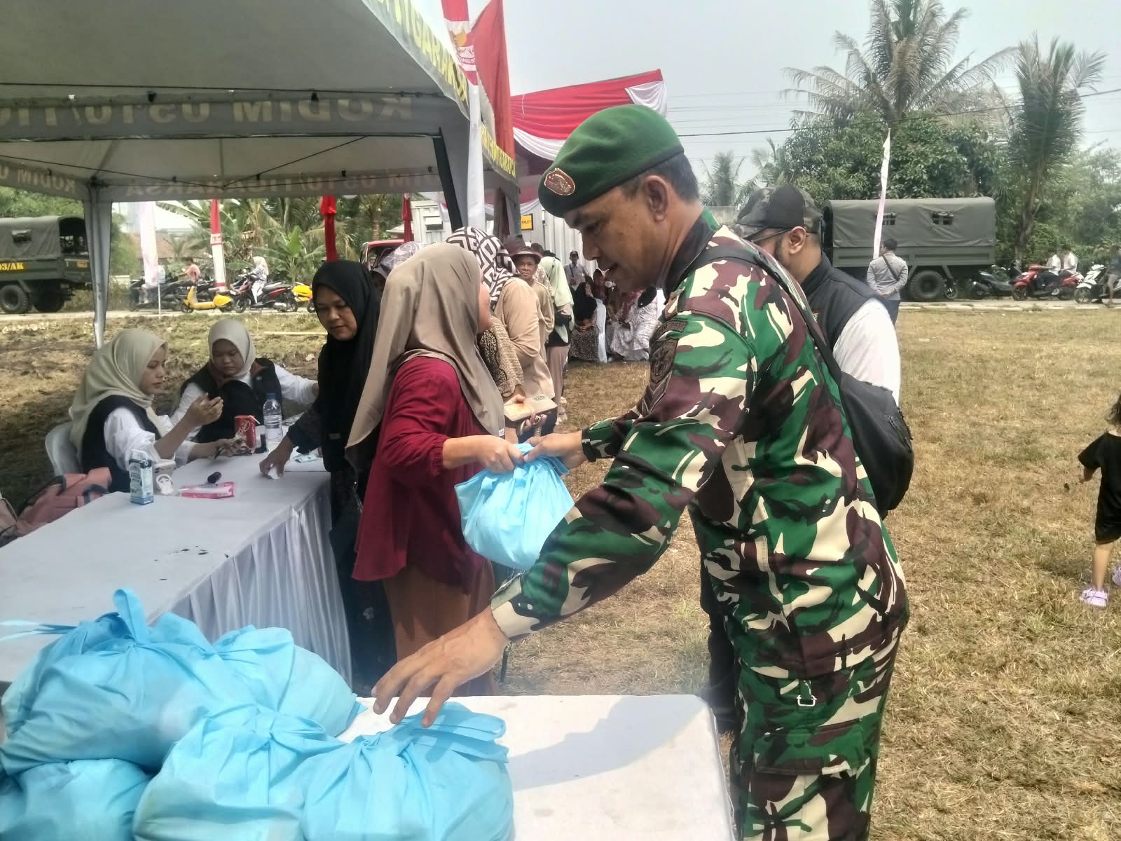 Kehangatan Warga Sambut Inisiatif Harga Pangan Terjangkau di TMMD Ke-130