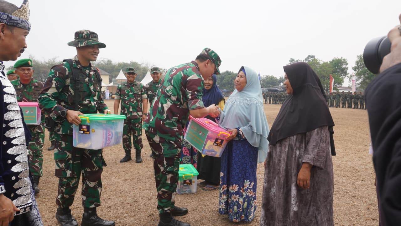 TNI Gelar Pembukaan TMMD ke-130 di Tigaraksa dengan Penyerahan Sembako