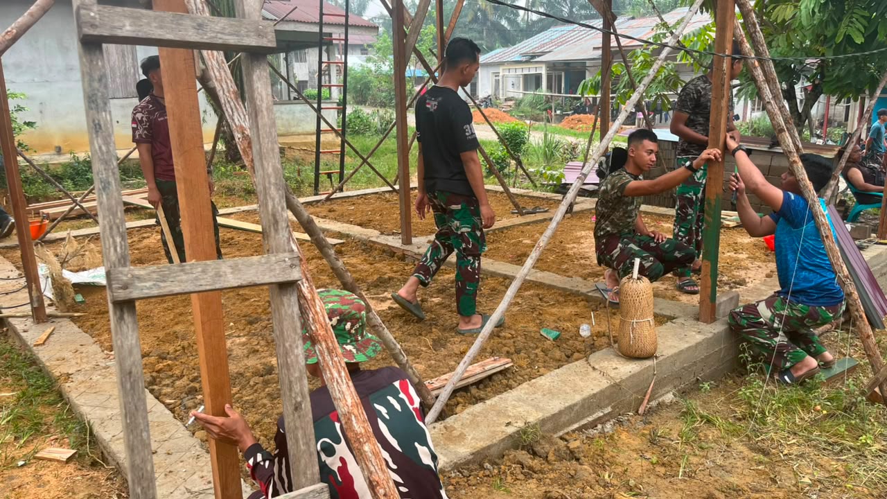 Proyek TMMD Ke-130: Bu Suhanim Menyambut Pembangunan Rumah dengan Bahagia