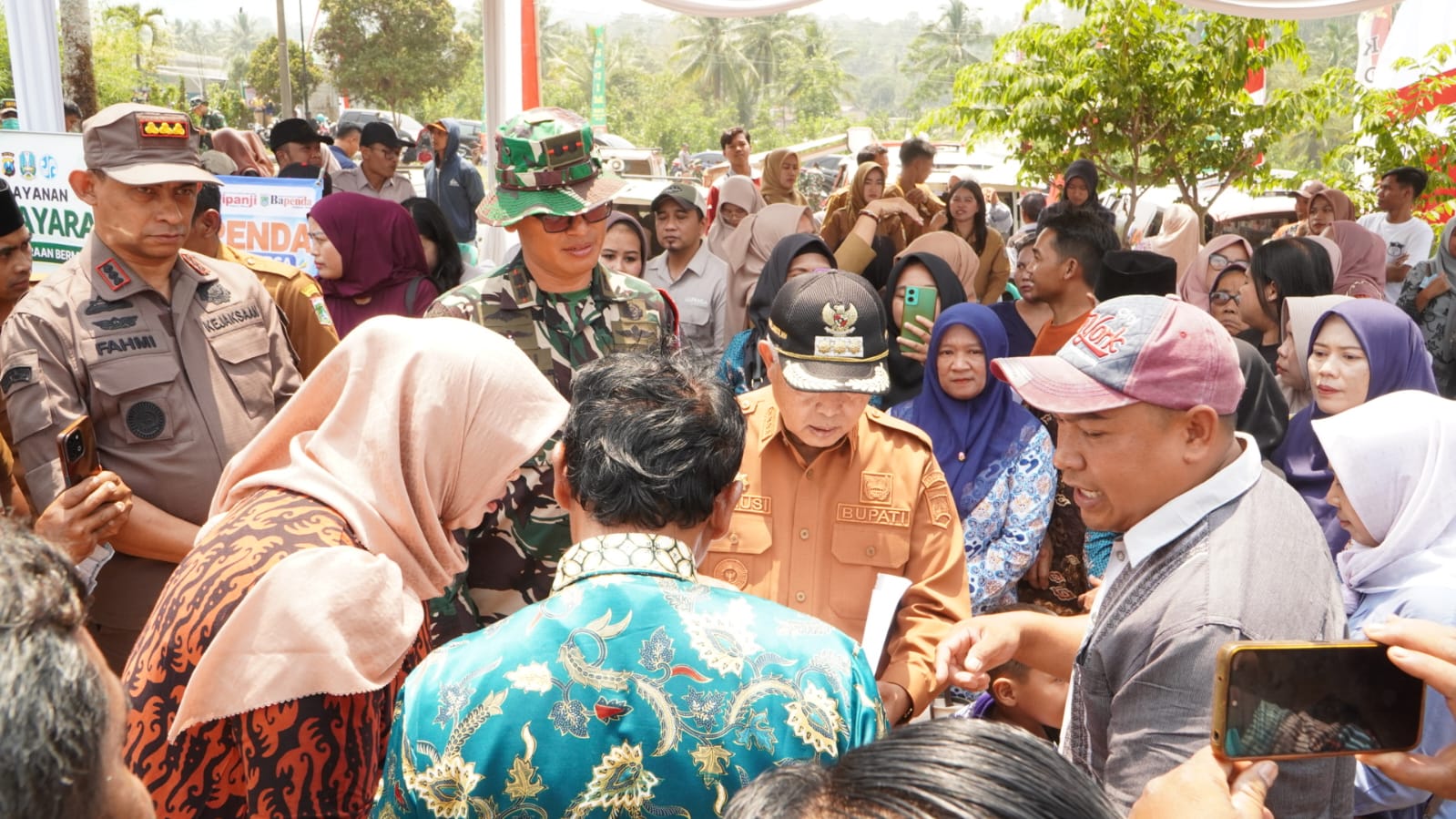 Dandim dan Bupati Malang Perkuat Ekonomi Lokal dengan Kunjungan UMKM di Jabung